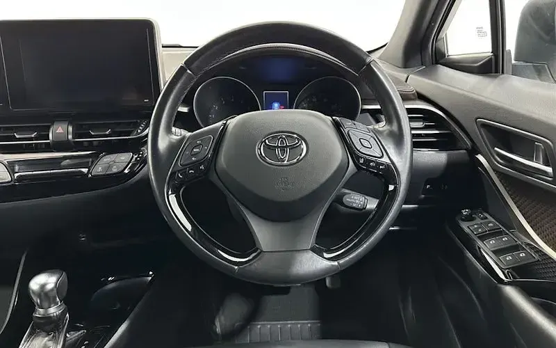 Used Toyota C-HR 116 HP (85 kW) 2018 White SUV