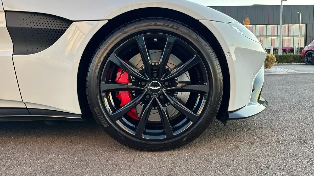 Used Aston Martin Vantage 510 HP (375 kW) 2019 White Coupe
