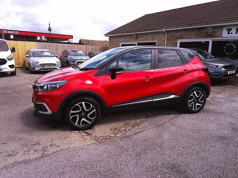Used Renault Captur Iconic 2019 Red/black SUV