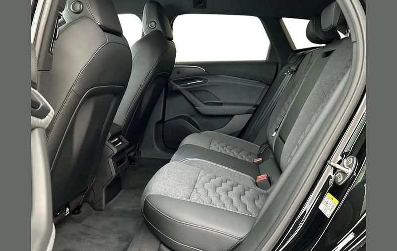 Nowe Audi e-tron Performance 269 kW (367 KM) 2025 Czarny SUV