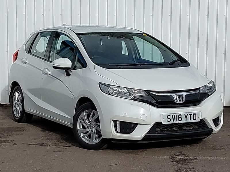 Used Honda Jazz SE 102 HP (75 kW) 2016 White Hatchback