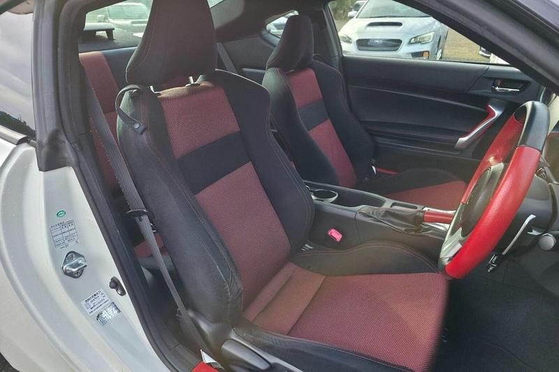 Used Toyota GT86 GT 2015 White Coupe