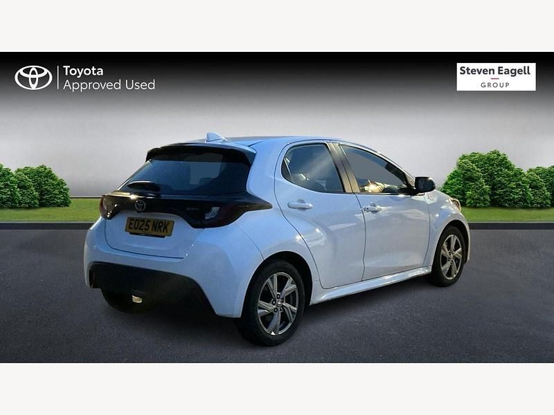 Used Toyota Yaris Hybrid 2025 White Hatchback