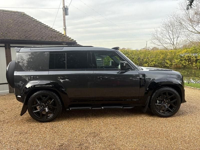 New Land Rover Defender SE Dynamic 2025 Black SUV