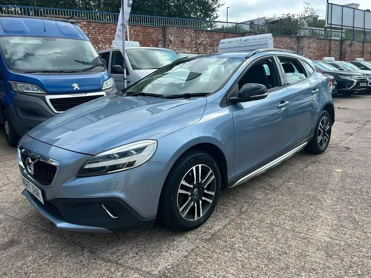 Used Volvo V40 Plus 2017 Blue Hatchback
