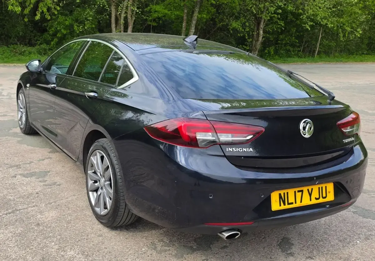 Second-hand Vauxhall Insignia Elite 2017 Albastru Hatchback