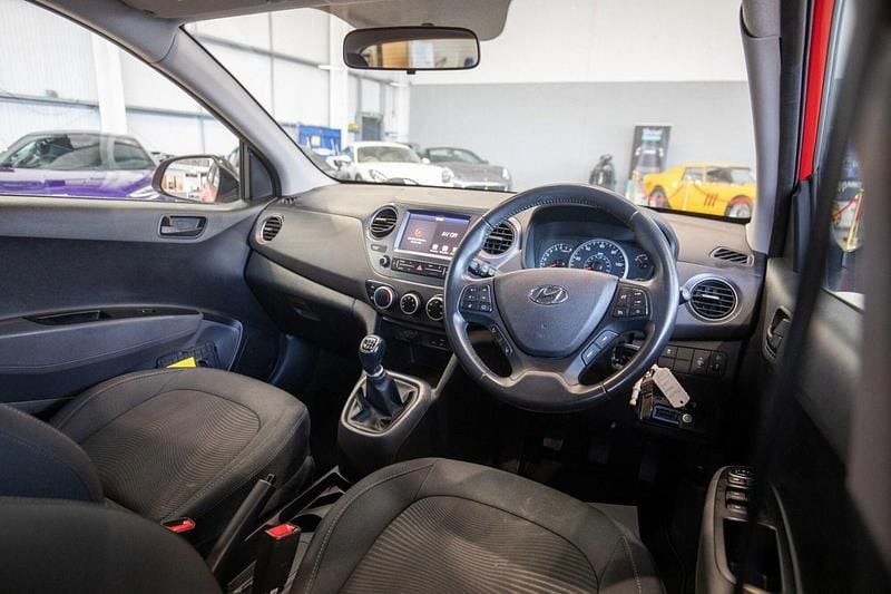 Used Hyundai i10 67 HP (49 kW) 2019 Red Hatchback