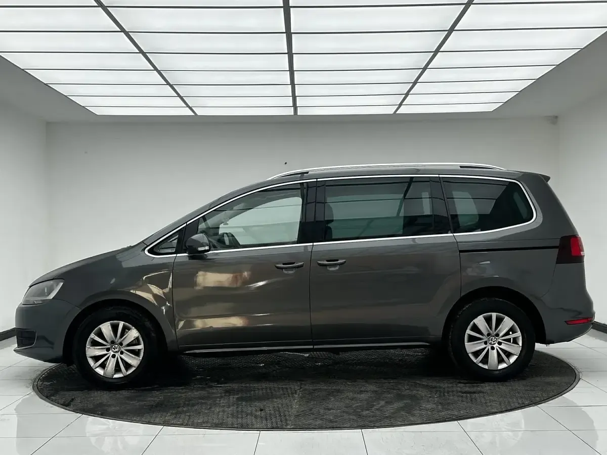 Used VW Sharan SE 177 HP (130 kW) 2017 Grey MPV