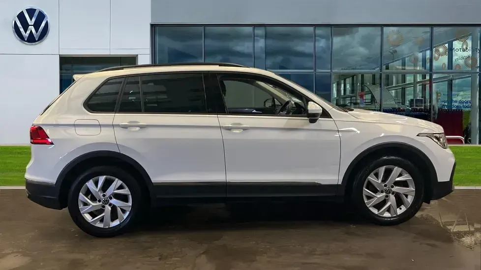 Used VW Tiguan Life 150 HP (110 kW) 2022 Pure white SUV