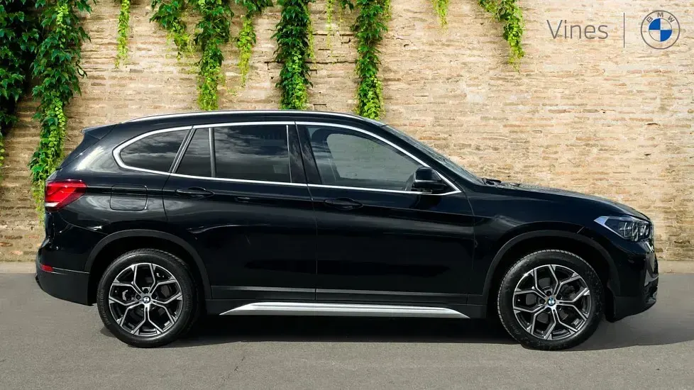 Begagnad BMW X1 xLine 134 HK (98 kW) 2022 Svart SUV