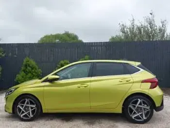 Used Hyundai i20 Premium 100 HP (73 kW) 2025 Green Hatchback