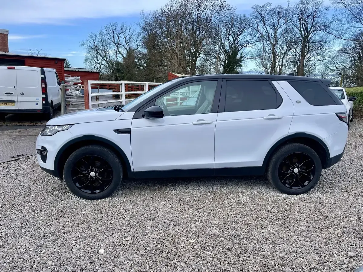 Used Land Rover Discovery Sport HSE 2015 White SUV