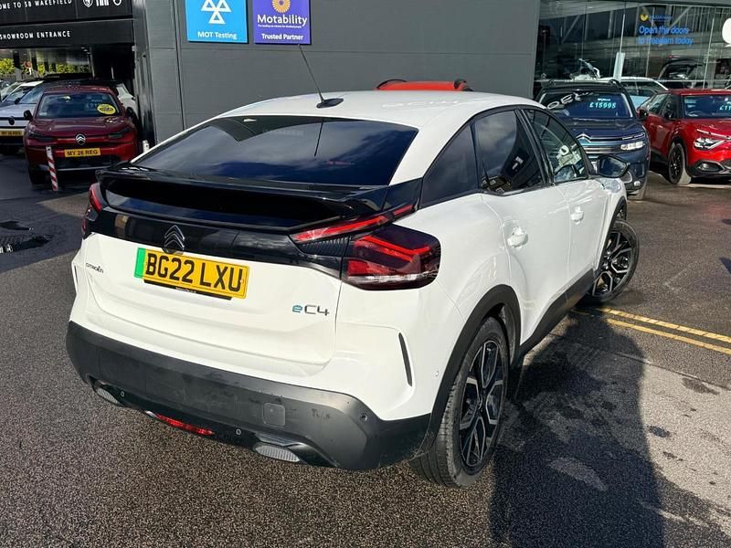 Used Citroën e-C4 Shine 98 kW (134 HP) 2022 White Hatchback
