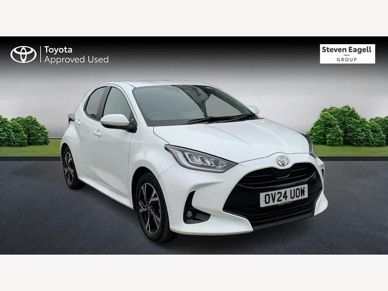 White Used 2024 Toyota Yaris Hybrid Design Hatchback | £18,114 (Fair price) - Image 1/3