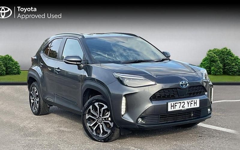 Used 2025 Toyota Yaris Hybrid Design Estate | £19,999 (Super price) - Image 1/2