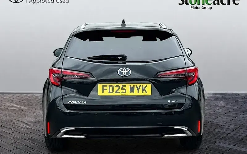 Used Toyota Corolla Design 140 HP (102 kW) 2026 Black Estate