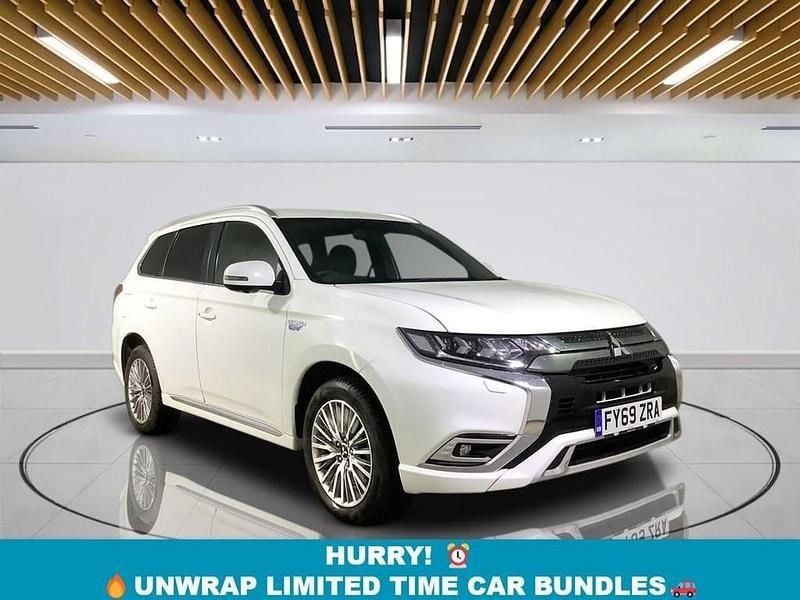 White Used 2019 Mitsubishi Outlander P-HEV Estate | £17,099 (Fair price) - Image 1/4