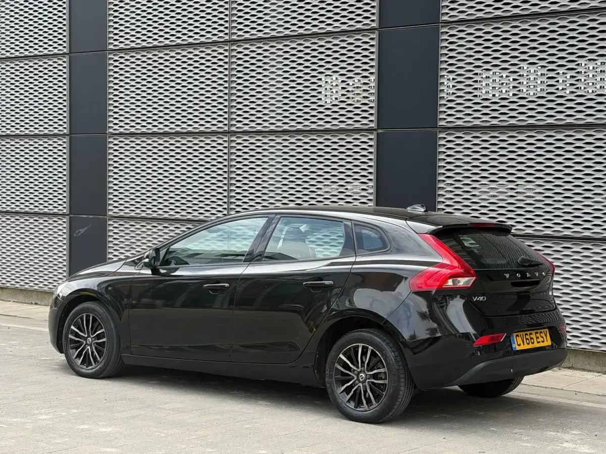 Used Volvo V40 Momentum 2016 Black Hatchback