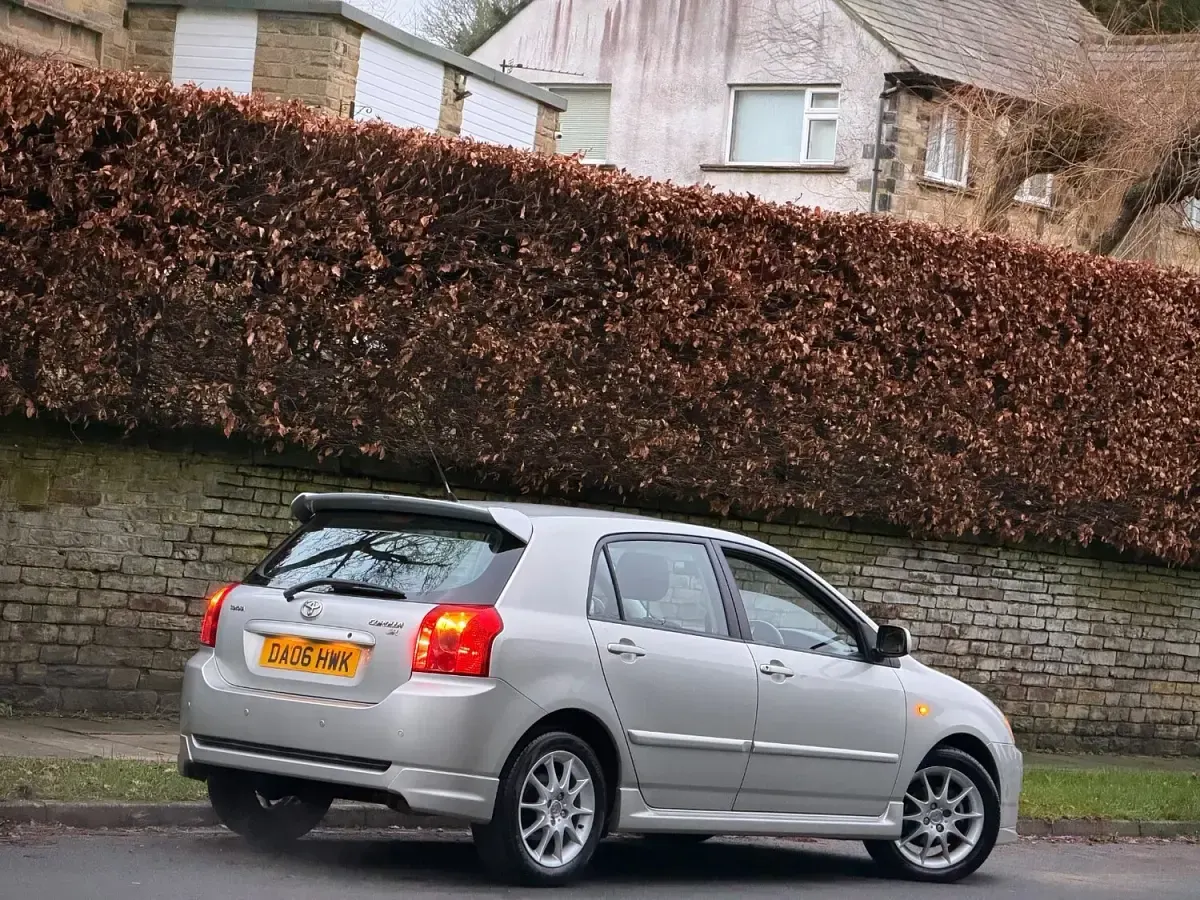 Used Toyota Corolla SR 110 HP (80 kW) 2006 Silver Hatchback