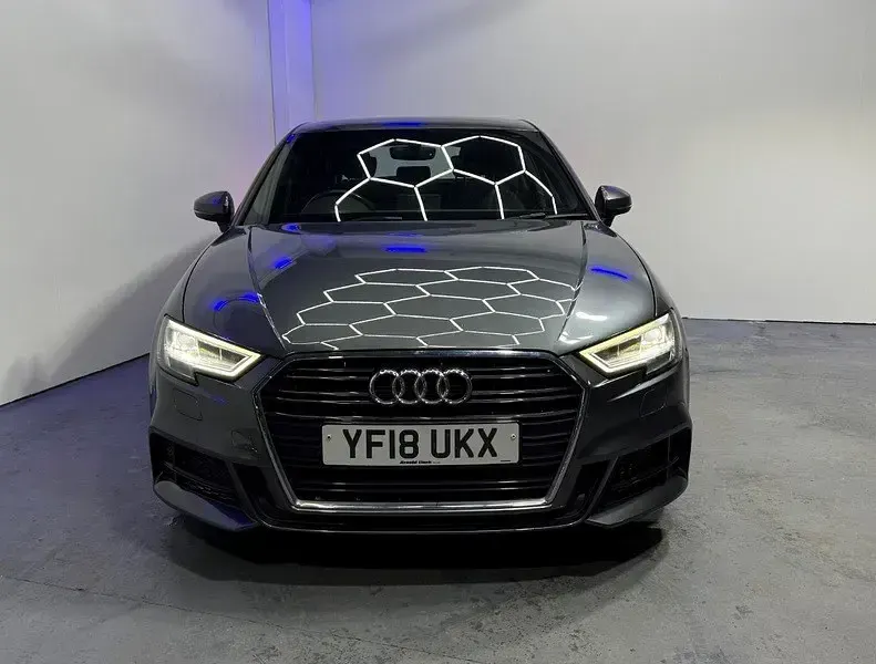 Begagnad Audi A3 S-Line 150 HK (110 kW) 2018 Grå Sedan
