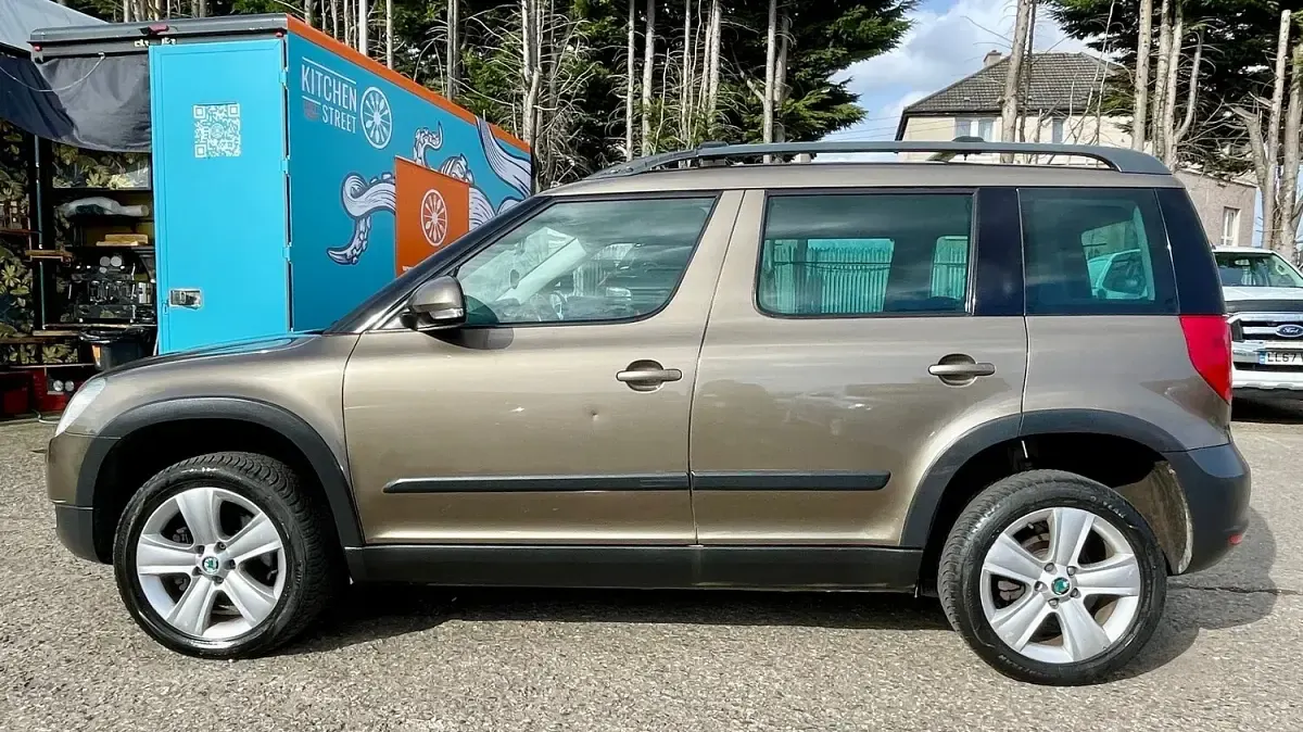 Used Skoda Yeti SE 168 HP (123 kW) 2011 Brown SUV