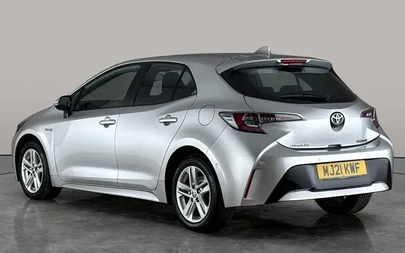 Used Toyota Corolla 122 HP (89 kW) 2021 Silver Hatchback