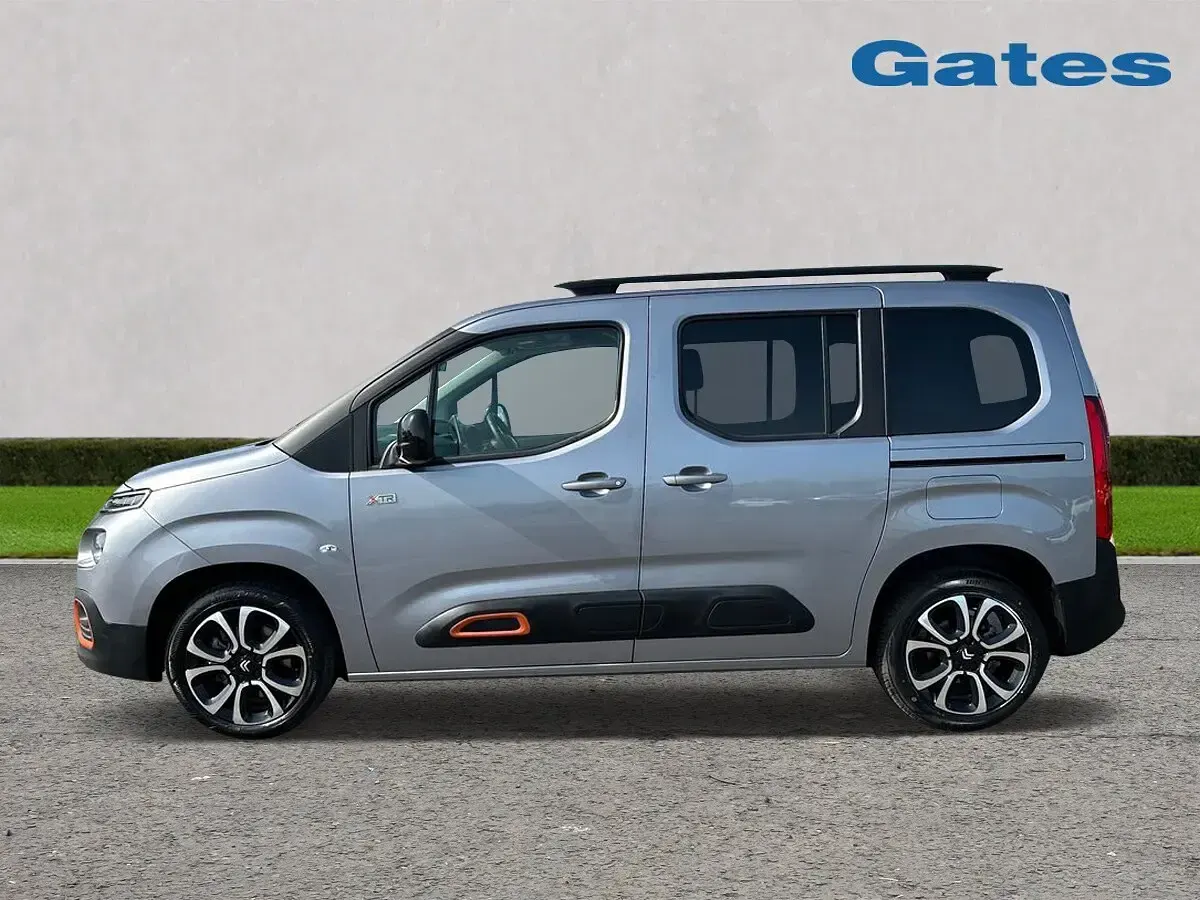Usado Citroën Berlingo XTR 100 kW (136 CV) 2023 Gris Monovolumen