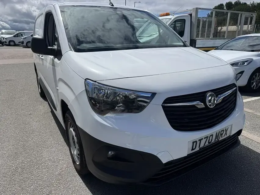Used Vauxhall Combo Edition 130 HP (95 kW) 2021 White MPV