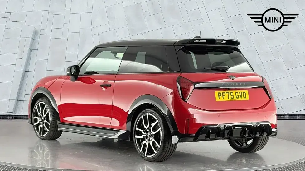Used Mini Cooper Hatch 113 kW (154 HP) 2025 Red Hatchback