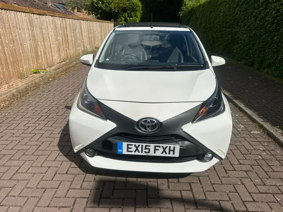 Used Toyota Aygo x-press 69 HP (50 kW) 2015 White Hatchback