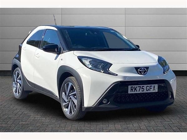 White New 2025 Toyota Aygo Hatchback | £16,950 (Fair price) - Image 1/3