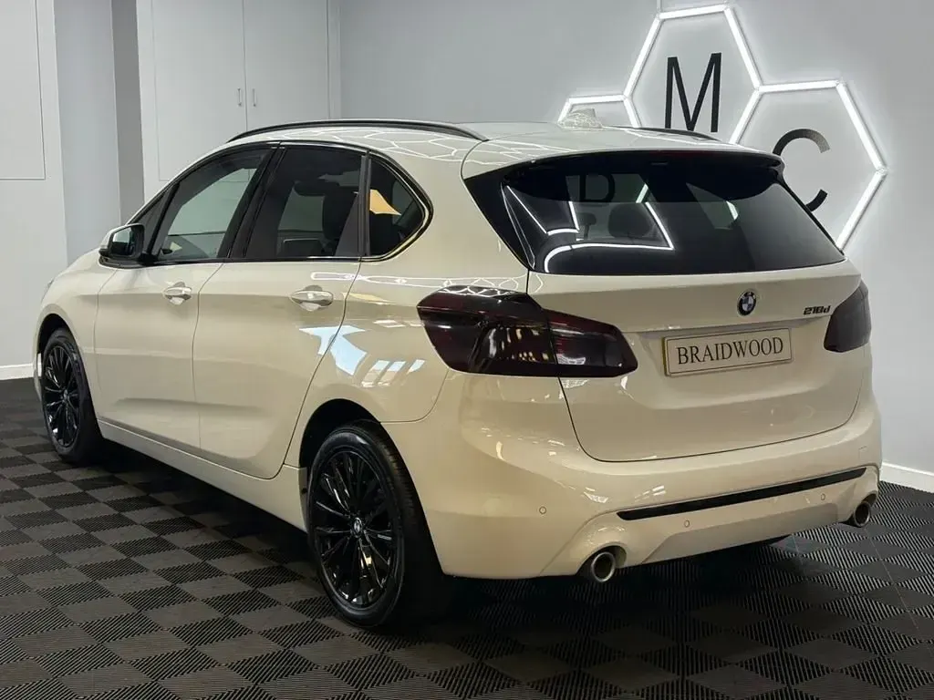 Usado BMW 218 Luxury Line 150 HP (110 kW) 2018 Branco Citadino
