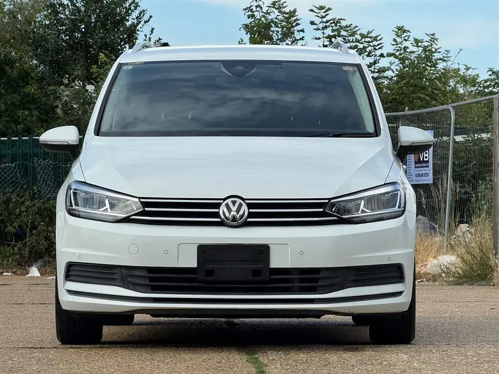 Used VW Touran Comfortline 150 HP (110 kW) 2017 White MPV