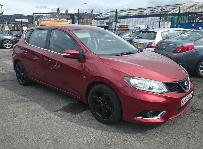 Used Nissan Pulsar Acenta 110 HP (80 kW) 2015 Red Hatchback