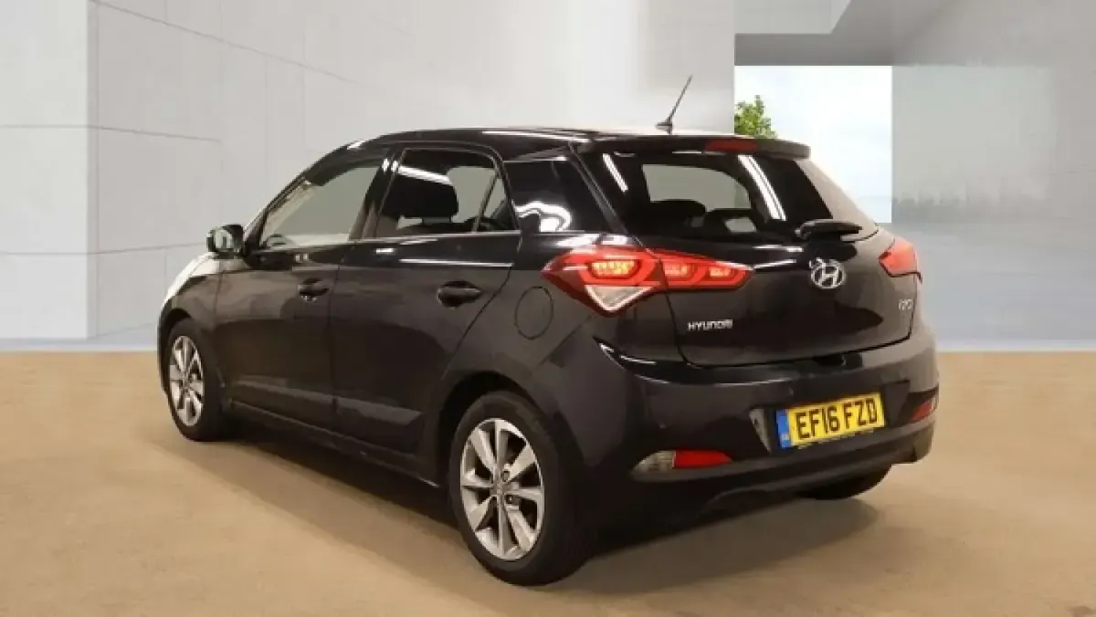 Used Hyundai i20 Premium 84 HP (61 kW) 2016 Black Hatchback