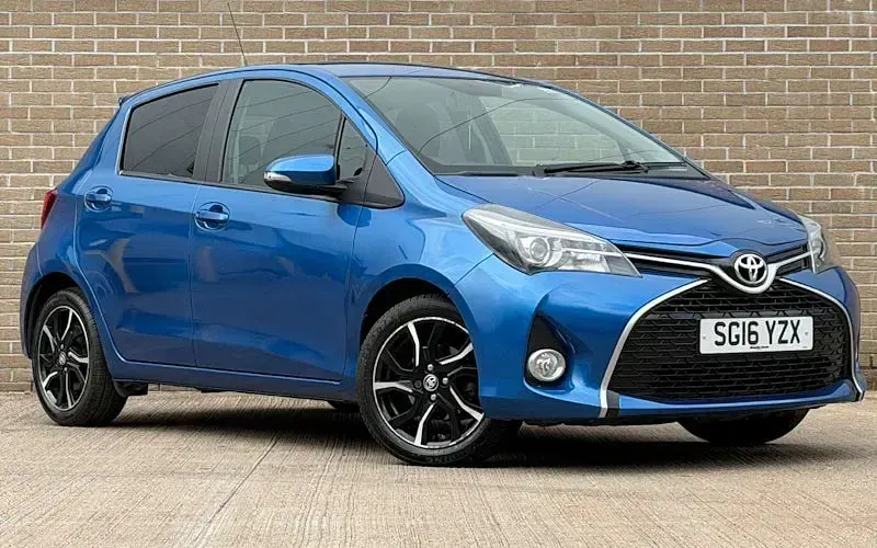 Begagnad Toyota Yaris Design 99 HK (72 kW) 2016 Halvkombi