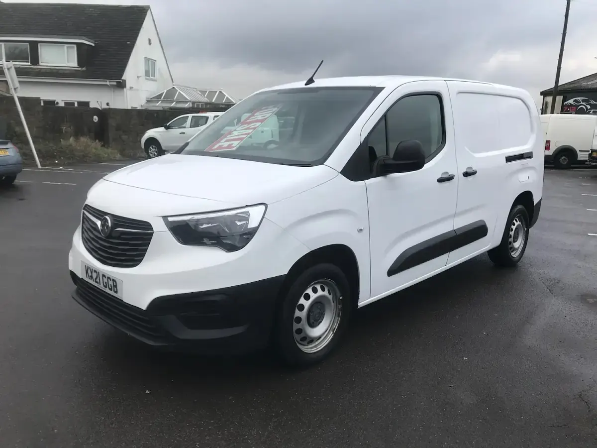 Used Vauxhall Combo Edition 100 HP (73 kW) 2021 White Van
