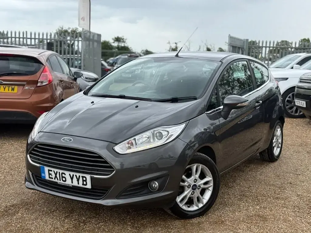 Käytetty Ford Fiesta Zetec 2016 Harmaa Viistoperä
