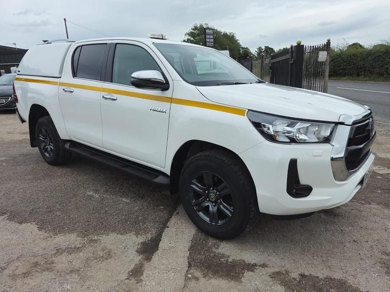Used Toyota HiLux 150 HP (110 kW) 2023 White Pickup