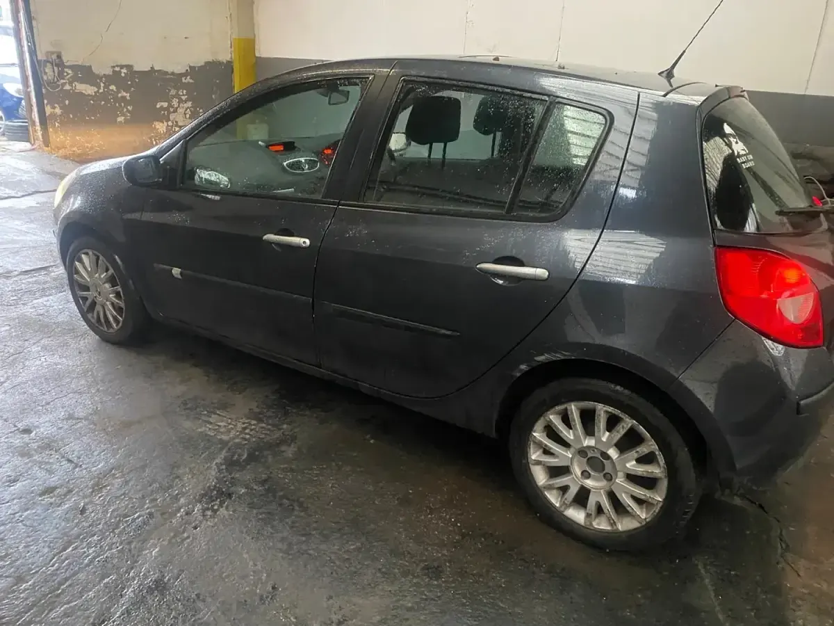 Używany Renault Clio II Dynamique 100 KM (73 kW) 2008 Szary Hatchback