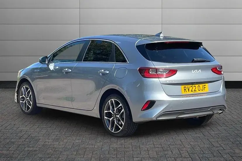 Used Kia Ceed 158 HP (116 kW) 2022 Lunar silver Hatchback