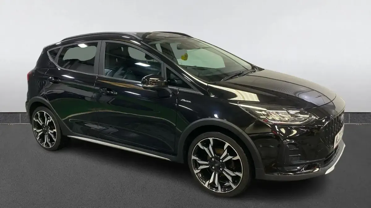 Begagnad Ford Fiesta Active X 100 HK (73 kW) 2023 Svart Halvkombi