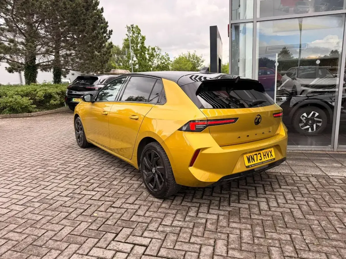 Used Vauxhall Astra S 128 HP (94 kW) 2023 Yellow Hatchback