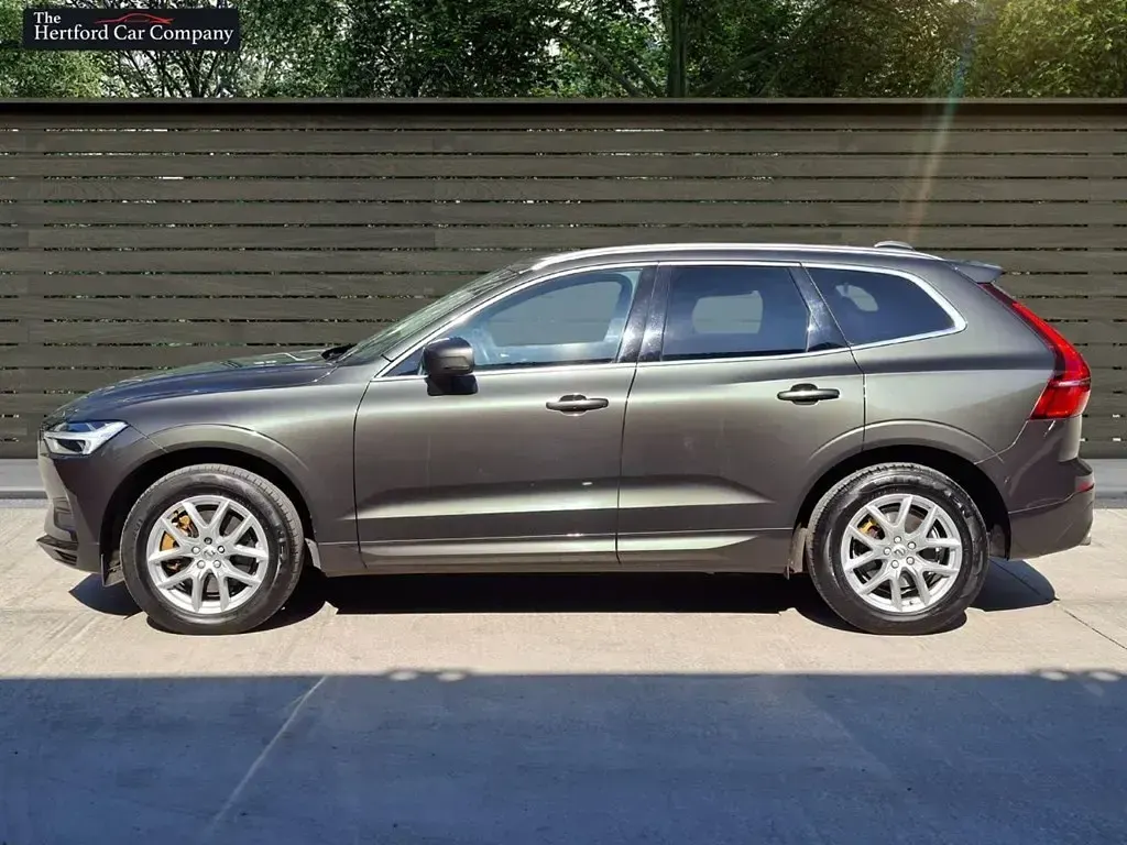 Used Volvo XC60 Momentum 250 HP (183 kW) 2019 Grey SUV