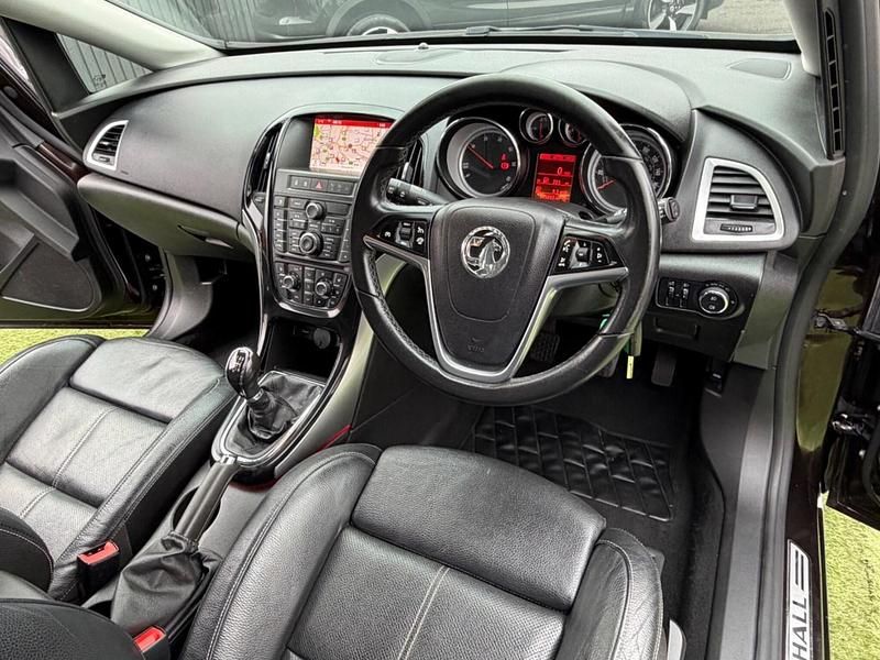 Used Vauxhall Astra Elite 165 HP (121 kW) 2015 Brown Hatchback