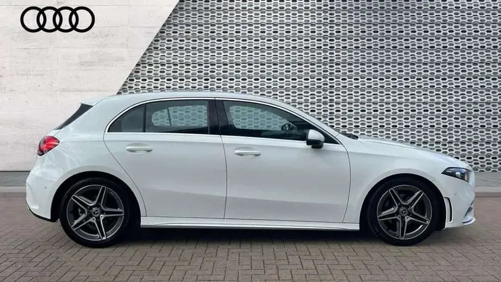 Used Mercedes A180 Executive 136 HP (100 kW) 2019 White Hatchback