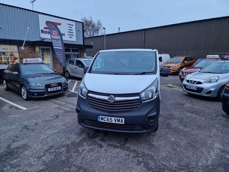White Used 2016 Vauxhall Vivaro MPV | £4,995 (Good price) - Image 1/4