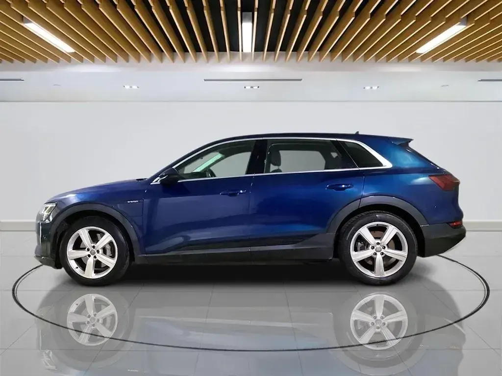 Używany Audi e-tron Advanced 230 kW (313 KM) 2020 Niebieski SUV