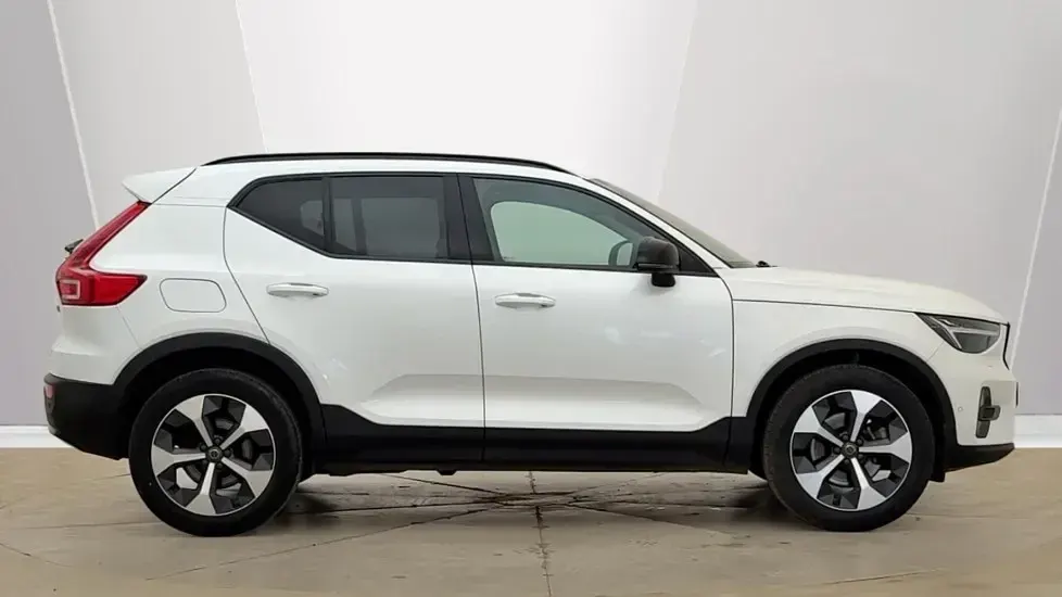 Used Volvo XC40 Ultimate 197 HP (144 kW) 2023 Metallic  crystal white SUV