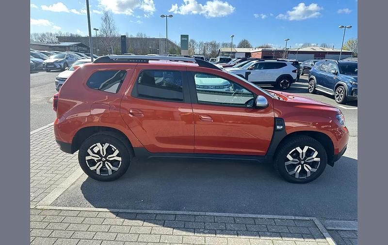Used Dacia Duster Prestige 99 HP (72 kW) 2022 Orange SUV